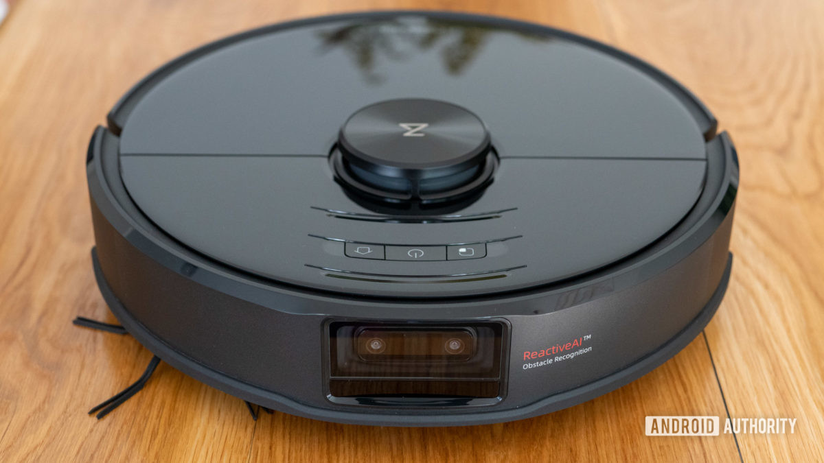 Roborock S6 MaxV robot vacuum cleaner front view top