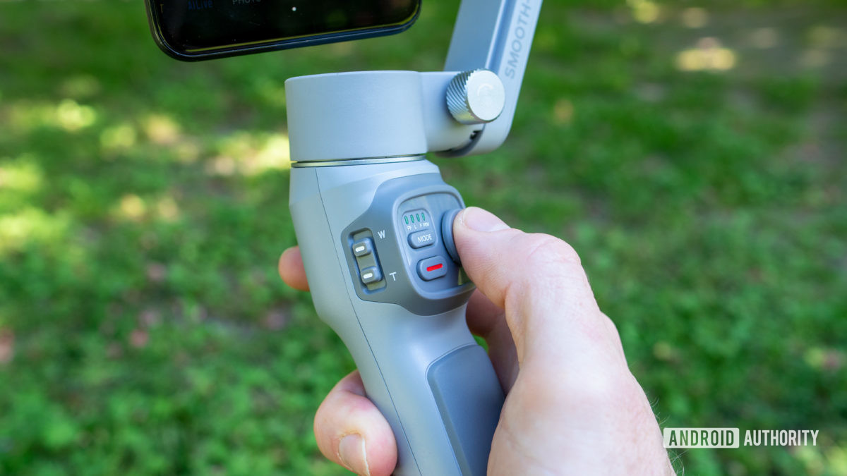 The Zhiyun Smooth-Q3 controls with hand.