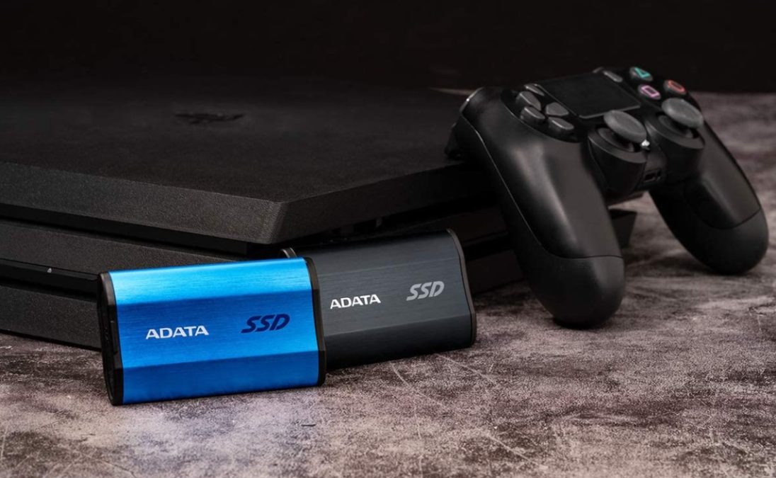 Adata SE800 512GB IP68 Rugged USB C External Portable SSD Promo Image