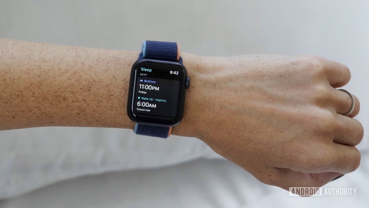 An Apple Watch Series 6 on a woman's wrist displays how to set a sleep schedule in the Sleep app