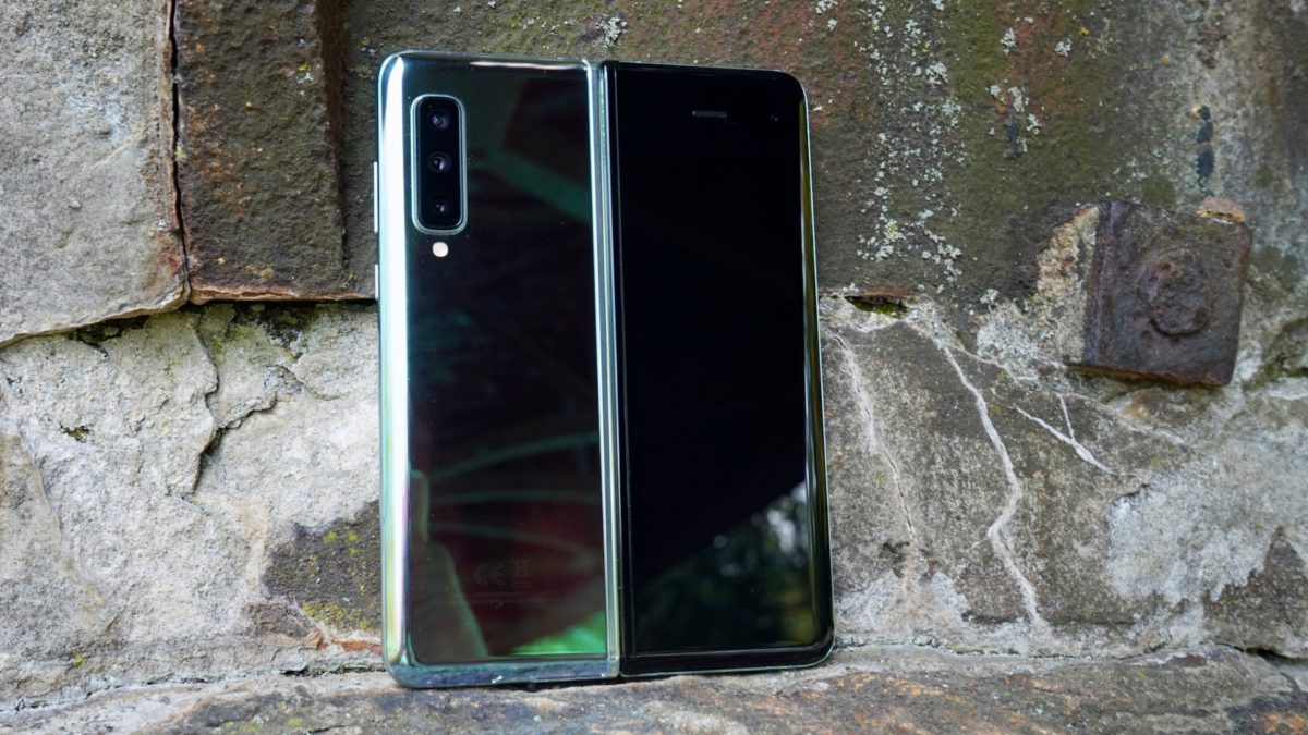 Samsung Galaxy Fold review so reflective