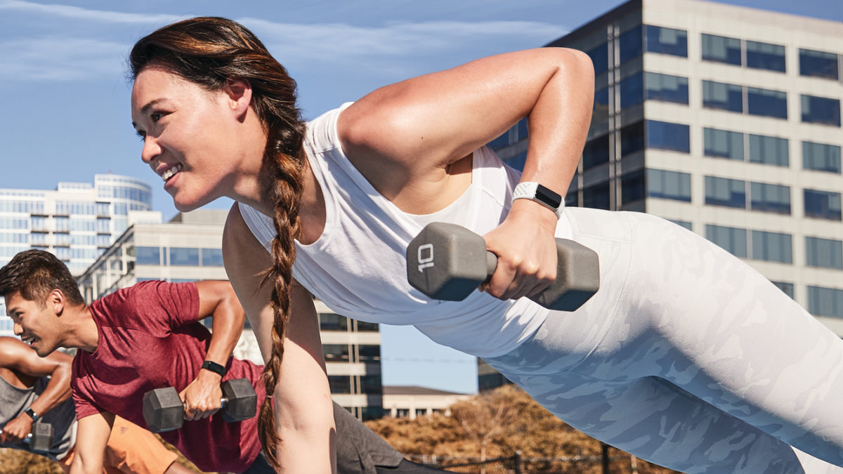 fitbit charge 5 lunar white gold workout