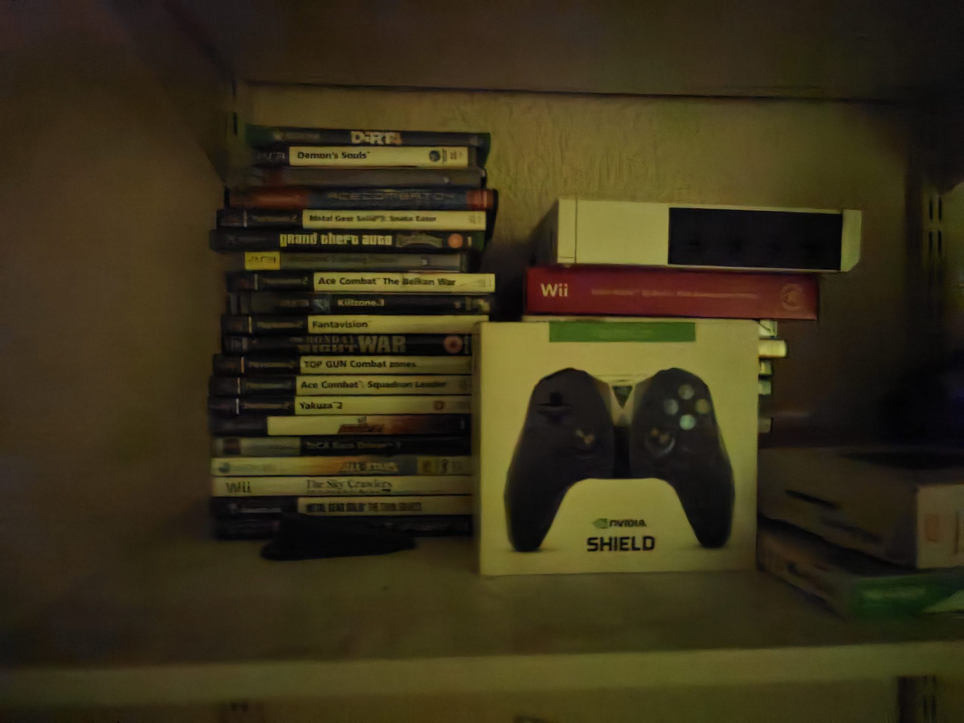 1x extremely low light bookshelf