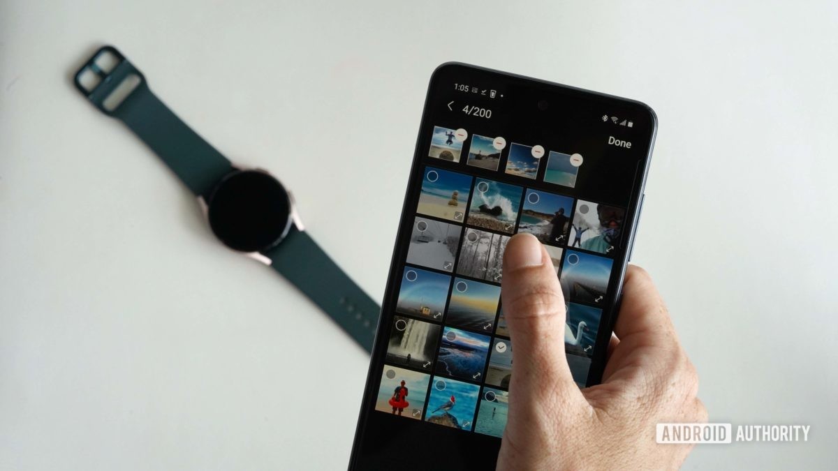 Galaxy A51 user sends photos to a Galaxy Watch in the Galaxy Wearables app.