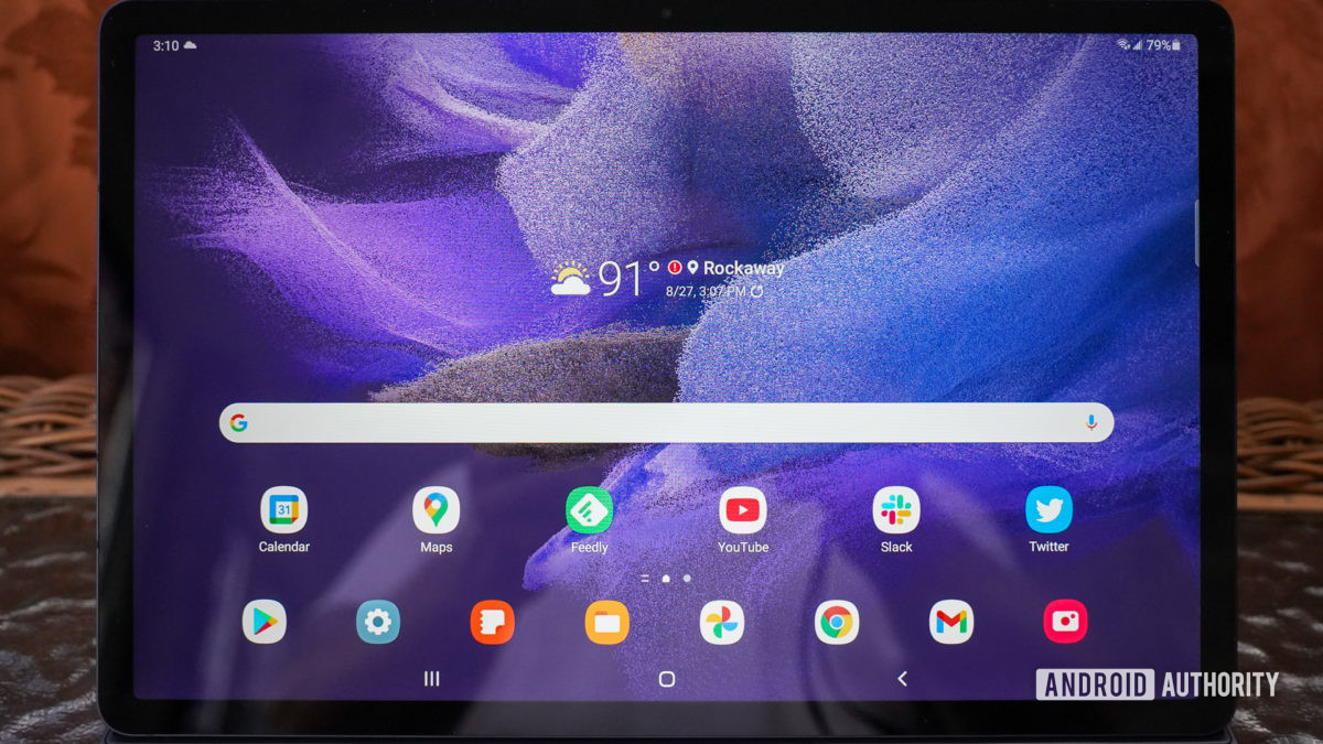 Samsung Galaxy Tab S7 FE display with home screen