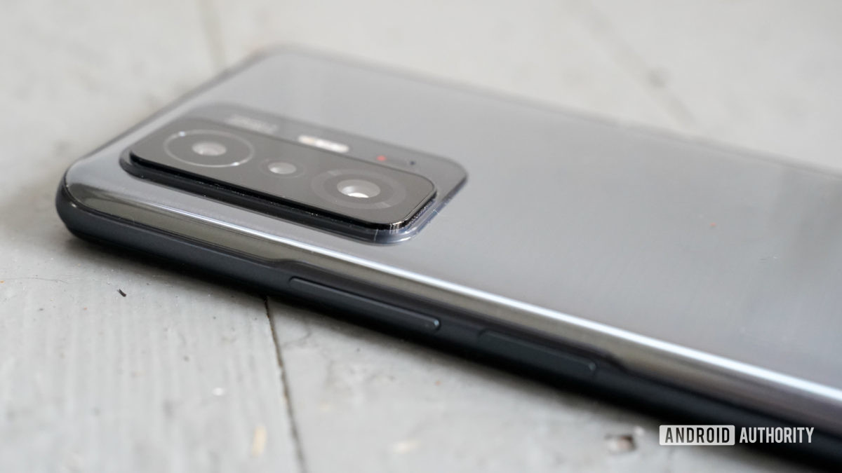 Xiaomi 11T Pro cangled camera closeup