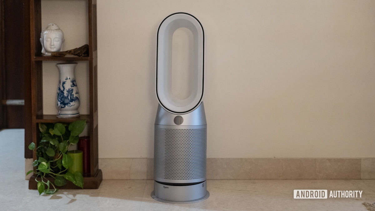 Dyson Pure Hot and Cool HP07 front profie with the purifier set at an angle