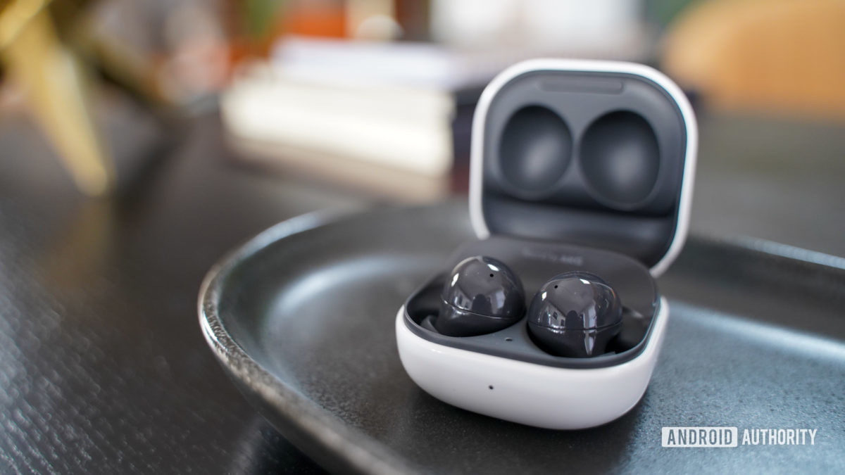 Samsung Galaxy Buds 2 in black