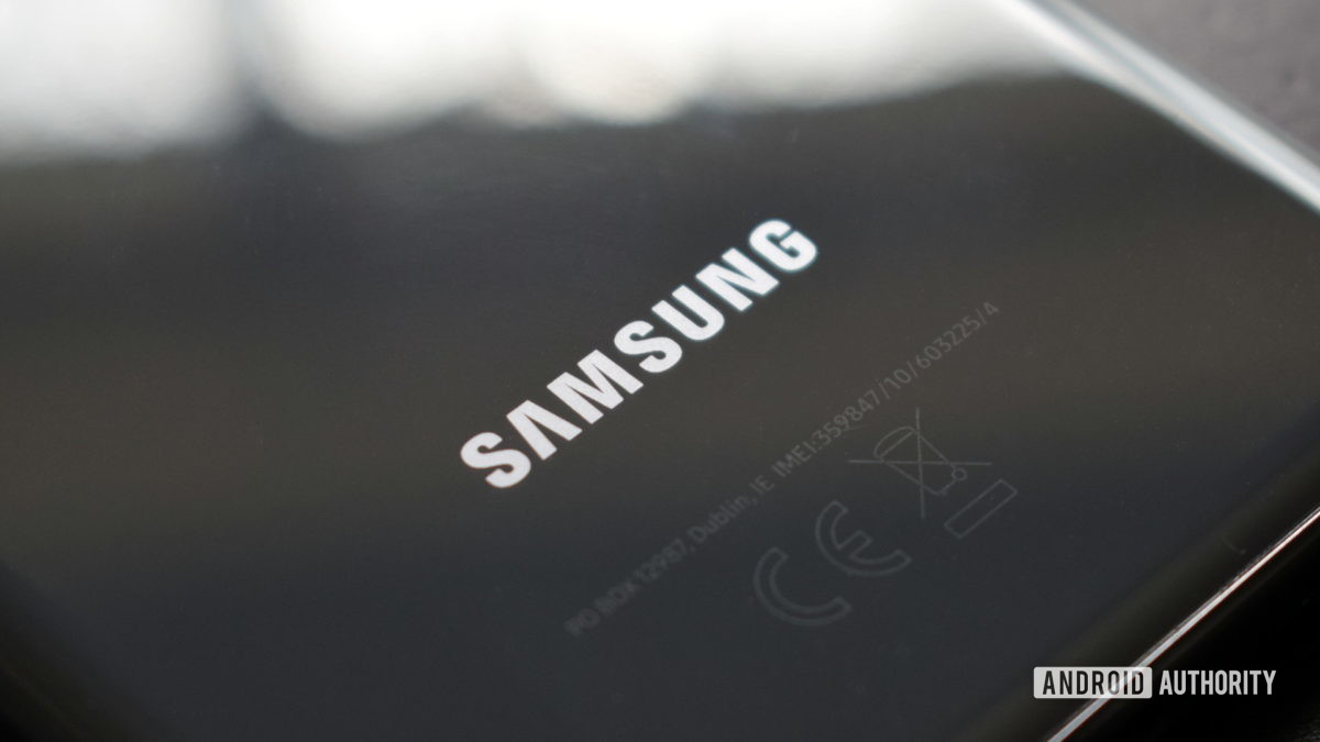 Samsung logo Galaxy S20 4 Samsung logo on the rear of the Galaxy S20