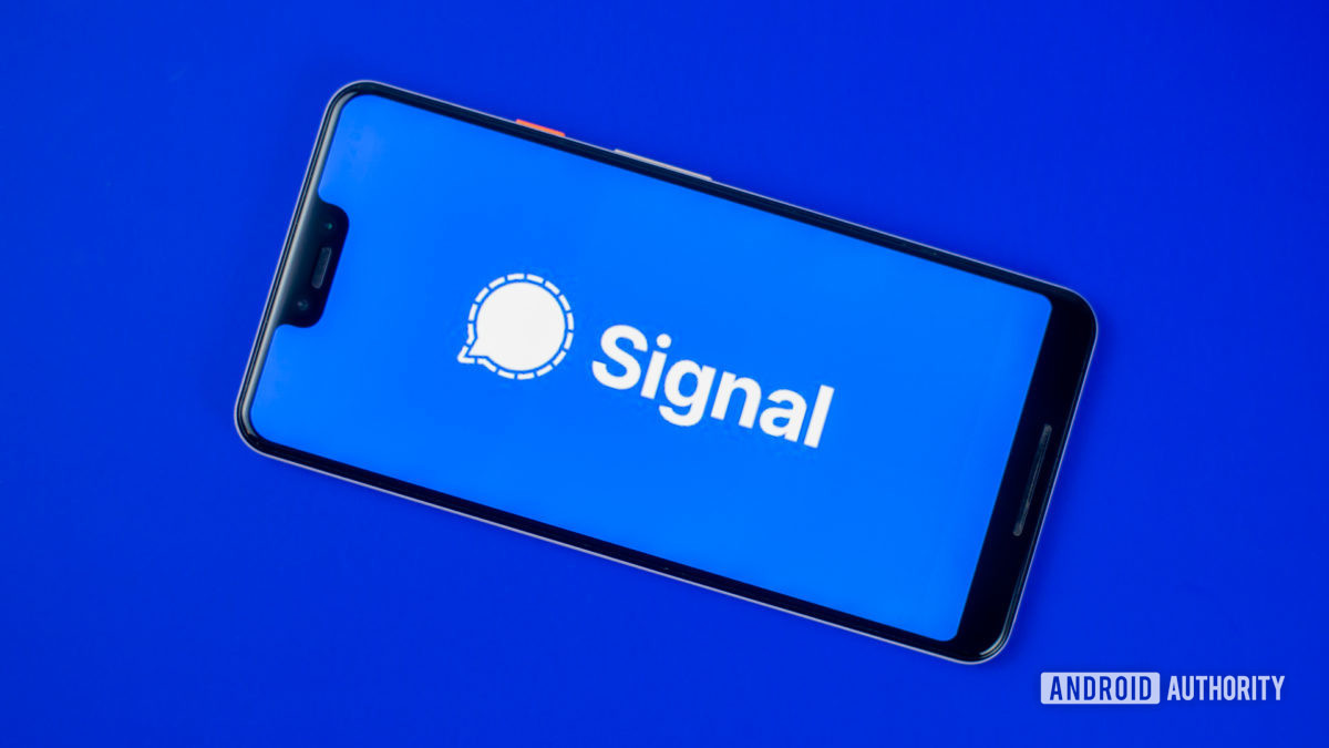 Signal Private Messenger stock photo 5