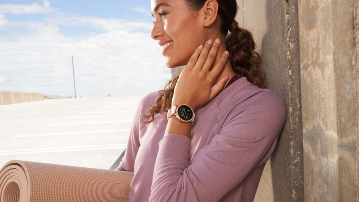 fossil gen 5e smartwatch on wrist fossil gen 5e smartwatch on wrist
