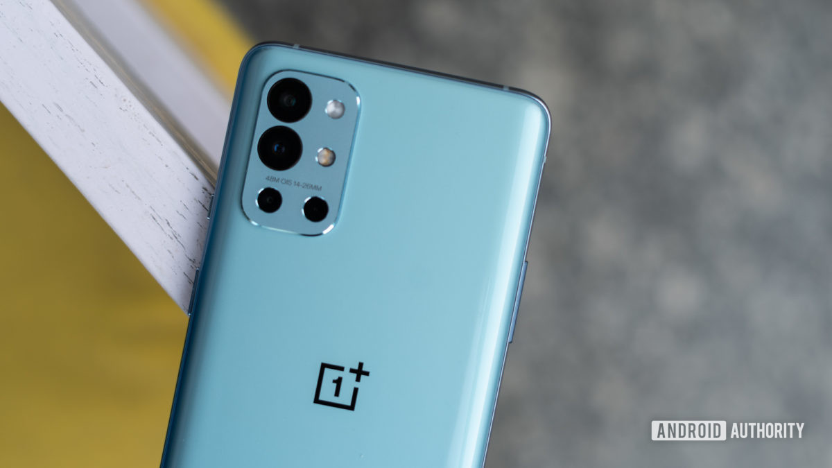 OnePlus 9R close up on camera