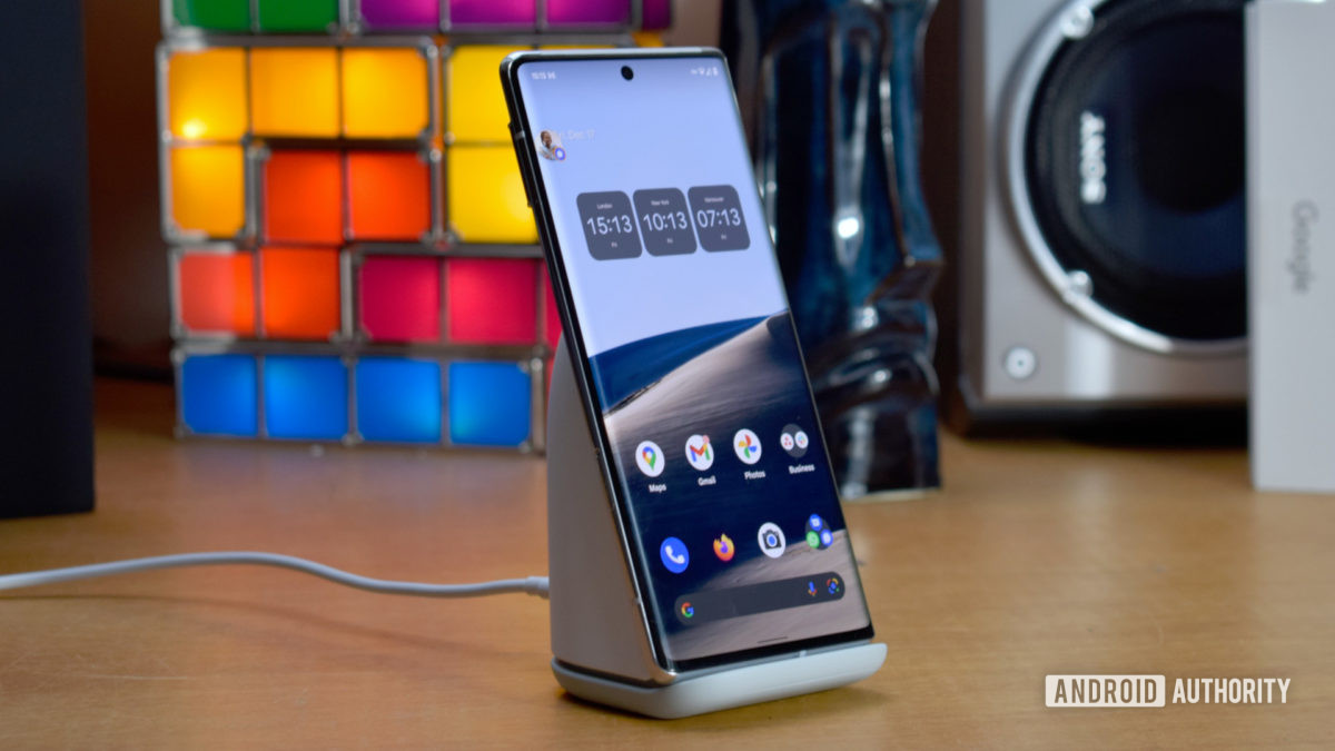 Google Pixel 6 in Pixel Stand