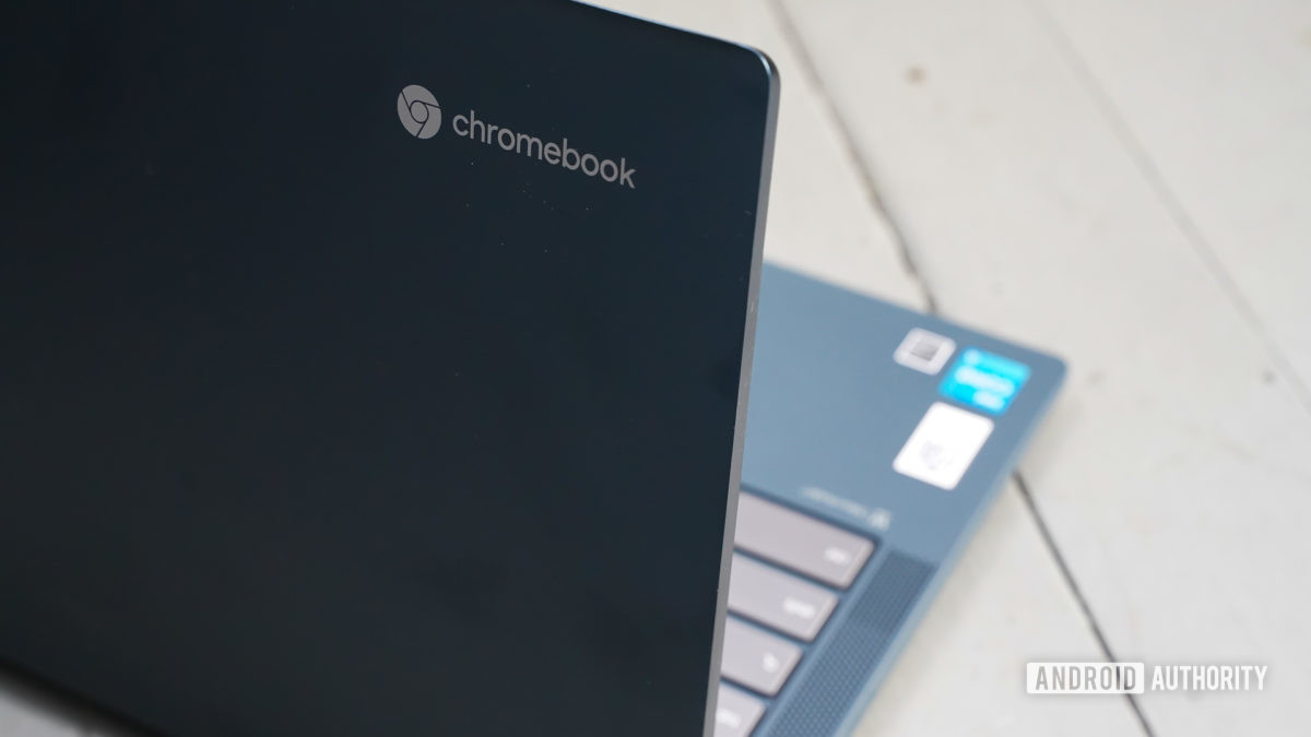 Lenovo Flex 5i Chromebook branding Chromebook