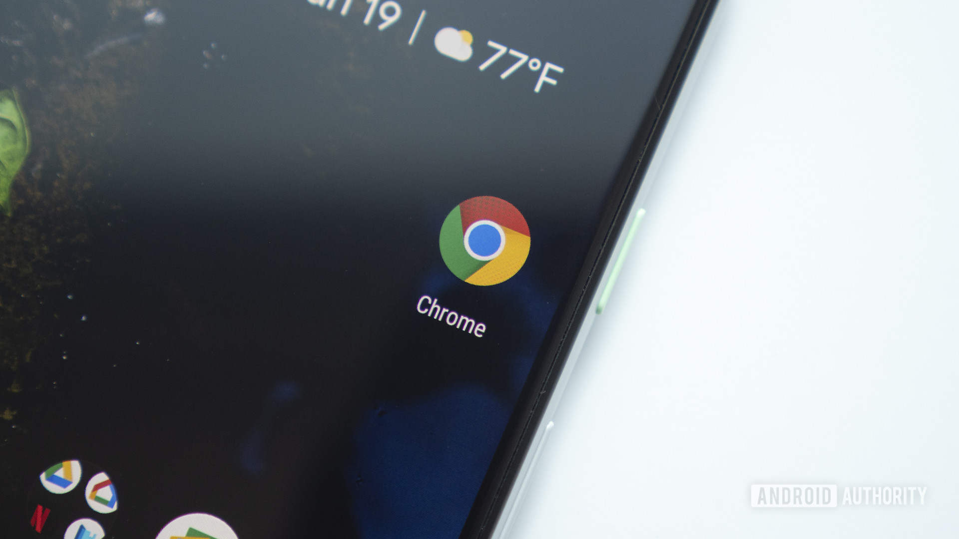 Google chrome app icon on the google pixel 3