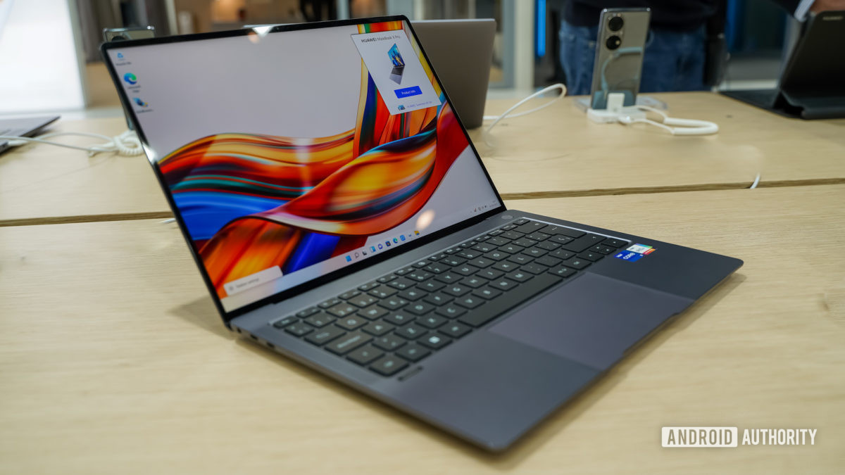 Huawei MateBook X Pro 2022 left profile