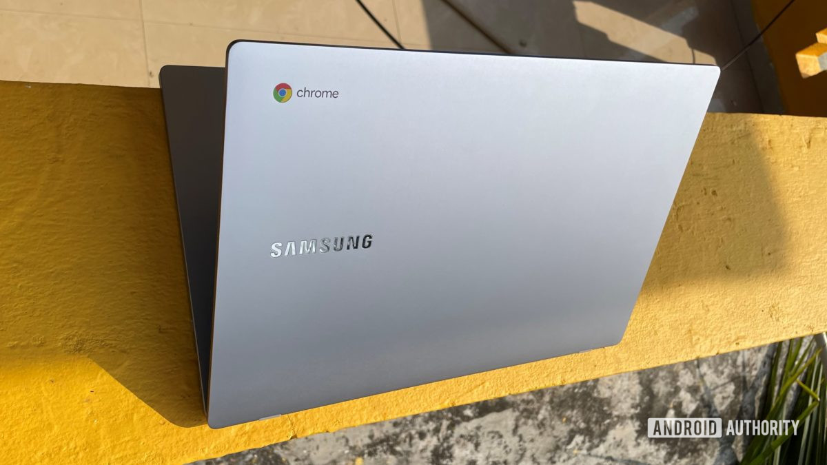 Samsung Chromebook 4 half close back