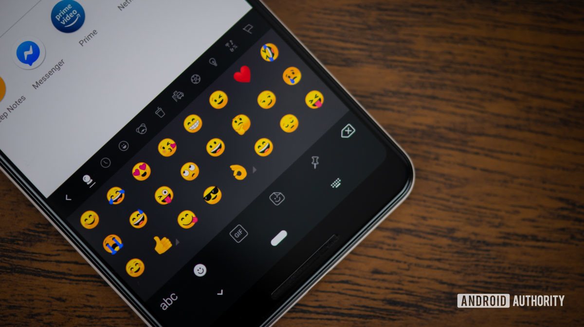 Swiftkey Emojis shown on Google Pixel 3 XL