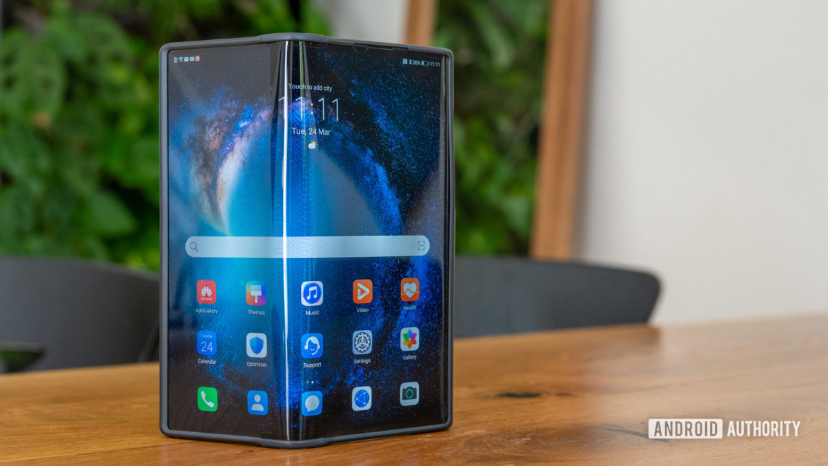 Huawei Mate Xs review open mode standing