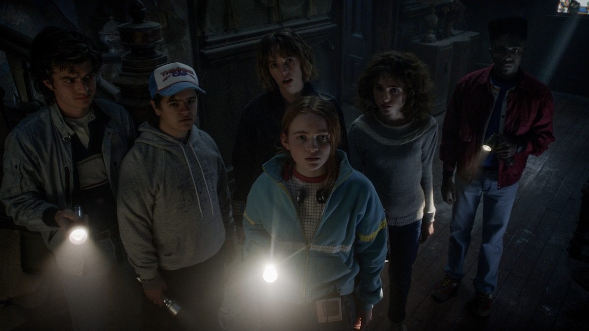 Joe Keery as Steve Harrington, Gaten Matarazzo as Dustin Henderson, Maya Hawke as Robin Buckley, Sadie Sink as Max Mayfield, Natalia Dyer as Nancy Wheeler, and Caleb McLaughlin as Lucas Sinclair in Stranger Things season 4 - stranger things quiz