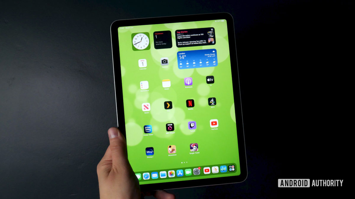 apple ipad air 2022 5th gen front