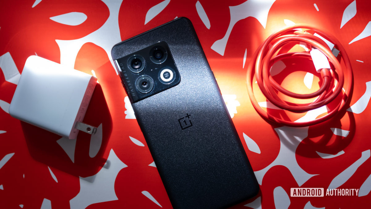 oneplus 10 pro back with accessories