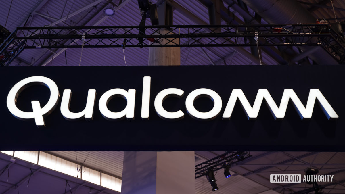 Qualcomm logo centered MWC 2022