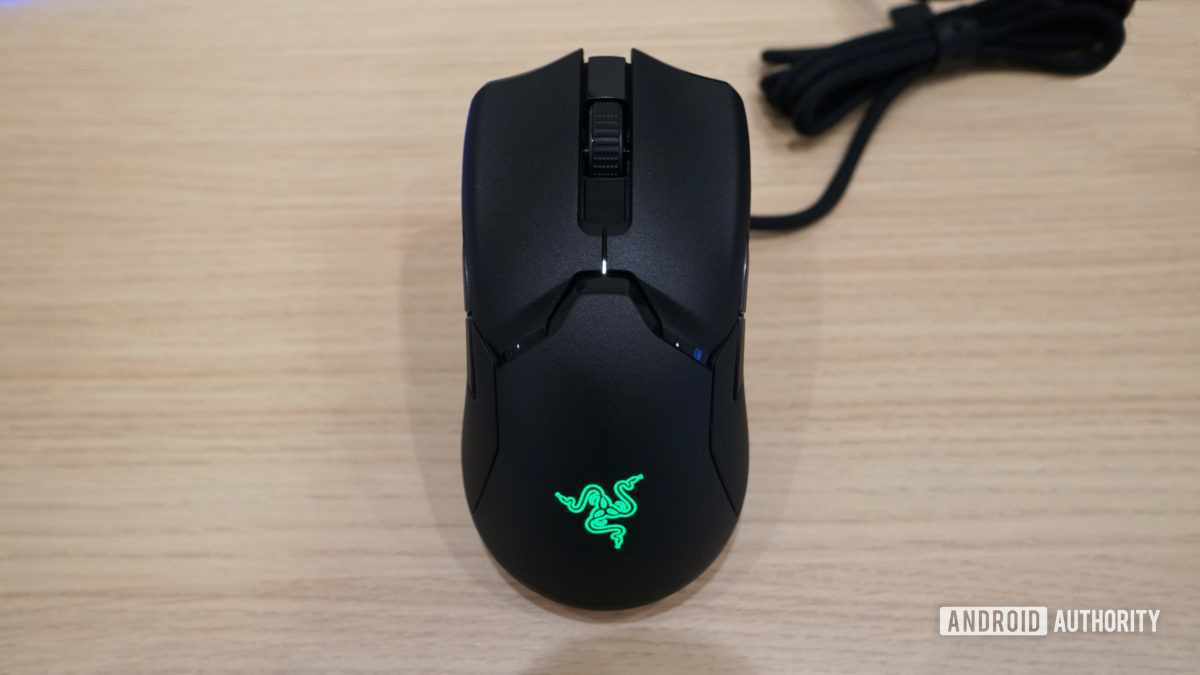 Razer Viper Ultimate mouse top view Razer Viper Ultimate mouse top view