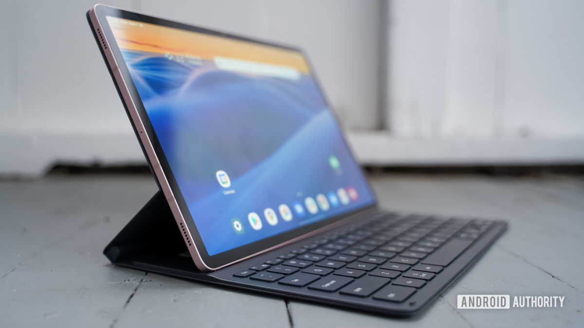 Samsung Galaxy Tab S8 Plus left profile with ketboard