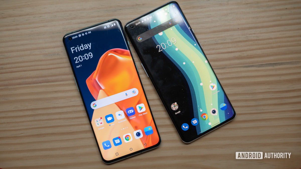 OnePlus 10 Pro vs OnePlus 9 Pro showing the display