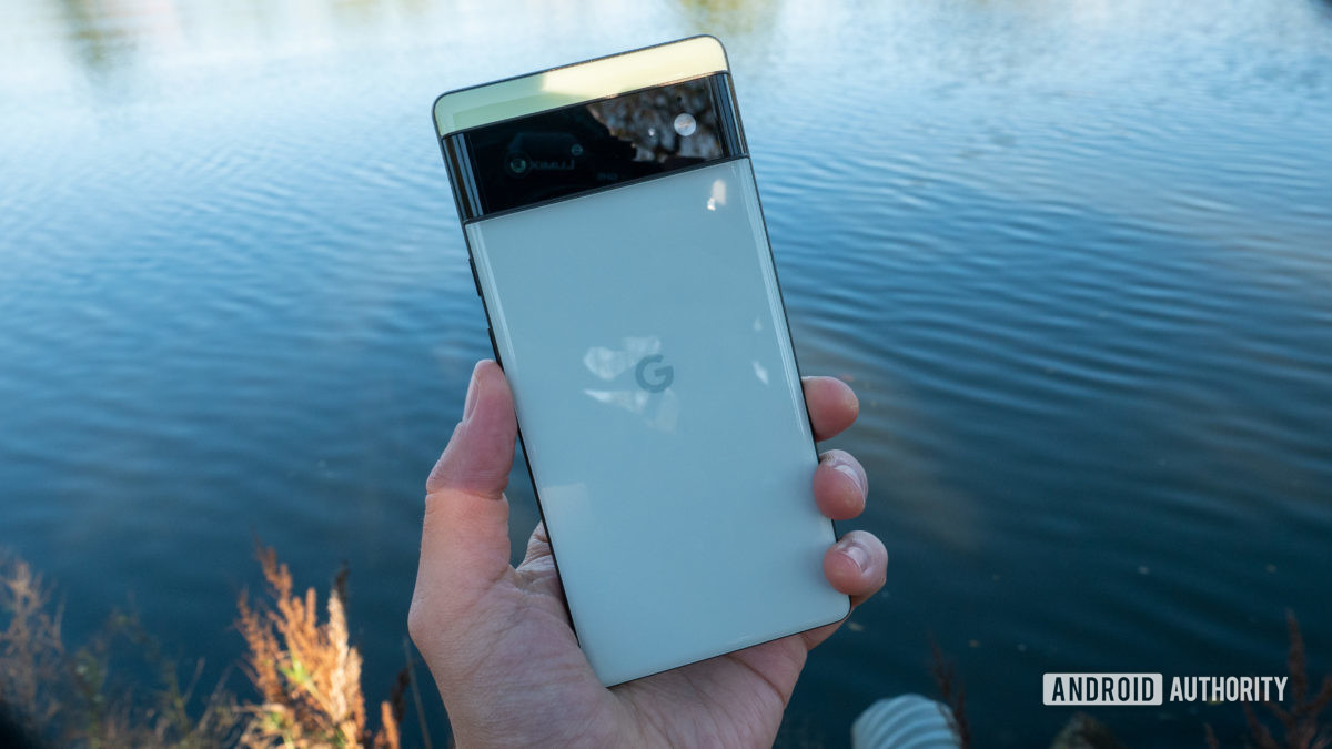 google pixel 6 review sorta seafoam in hand The Google Pixel 6 in Sorta Seafoam color in hand
