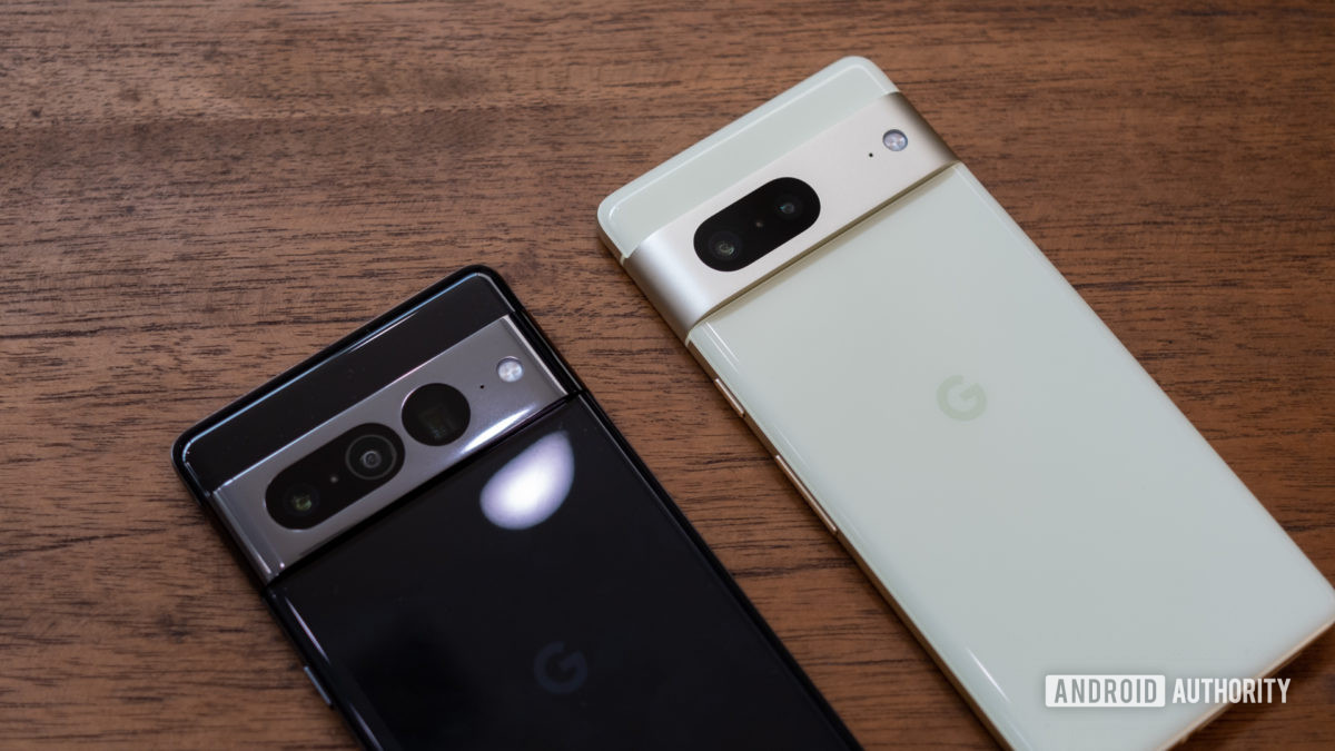 google pixel 7 vs pixel 7 pro camera bars