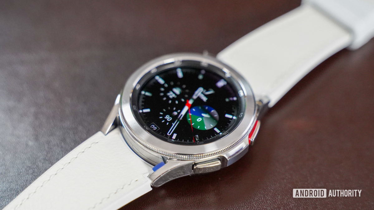 Samsung Galaxy Watch 4 Classic in white right profile