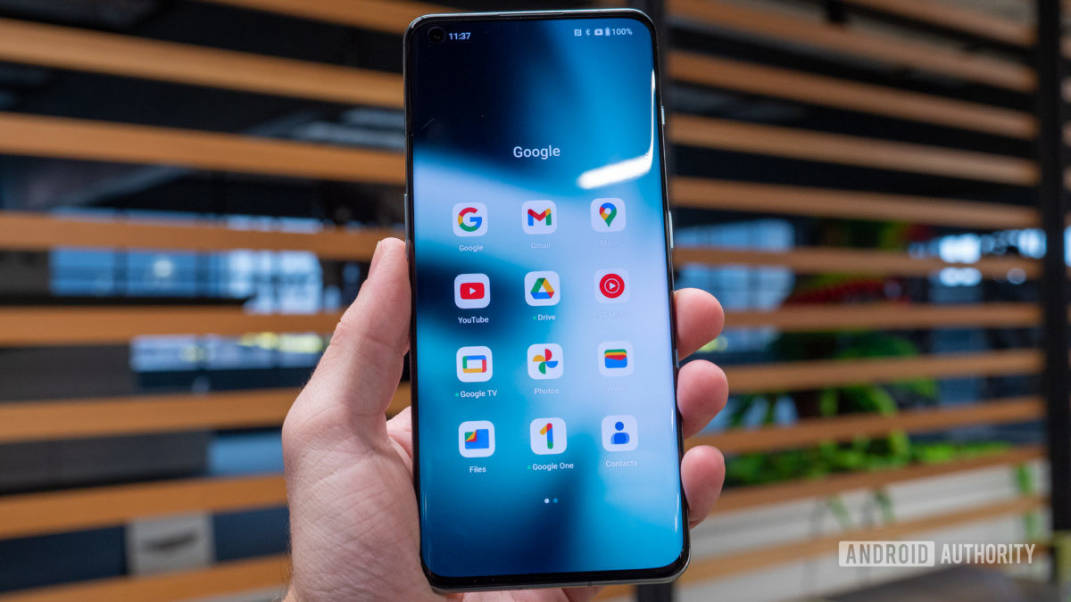 oneplus 11 google apps in hand