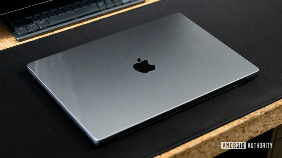 Apple MacBook Pro 2023 closed on a desk showing Apple logo