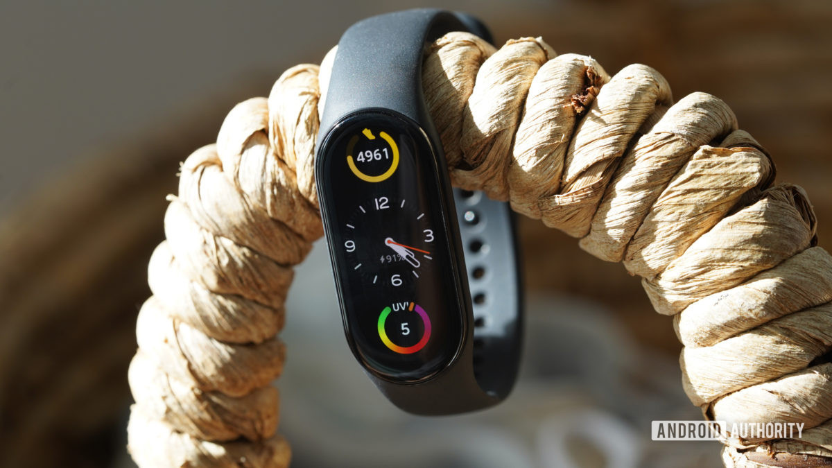 A Xiaomi Mi Band 7 displays its watch face.