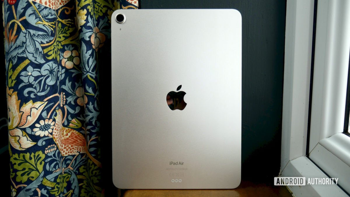 apple ipad air 5th gen 2022 rear 5