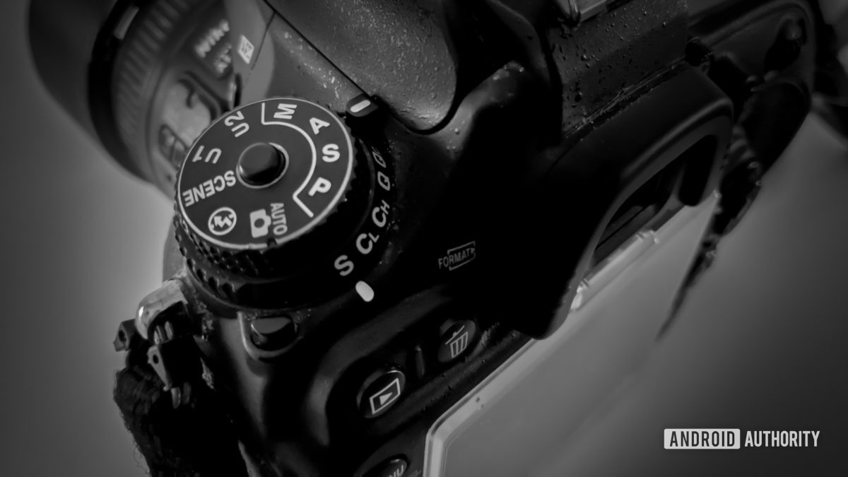 Aperture priority DSLR shooting mode dial