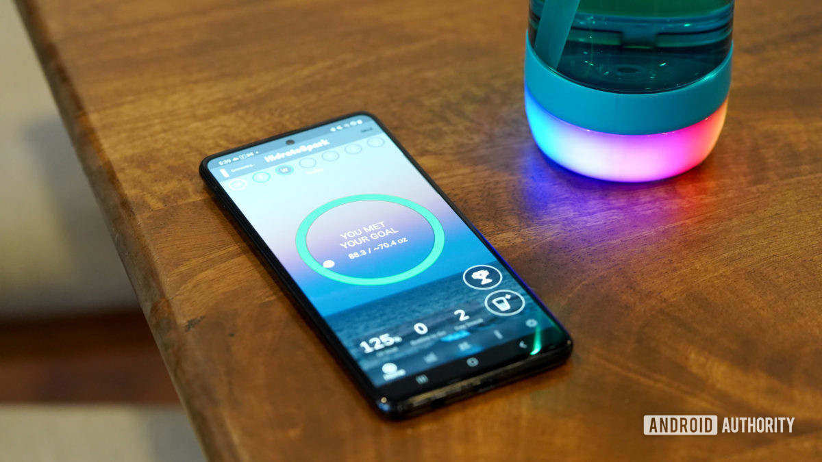 A Galaxy A51 displays the HidrateSpark app next to a Pro Lite water bottle.