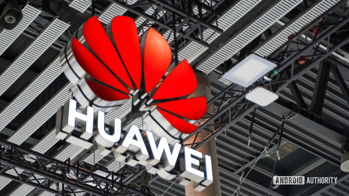 HUAWEI Logo angled MWC 2022