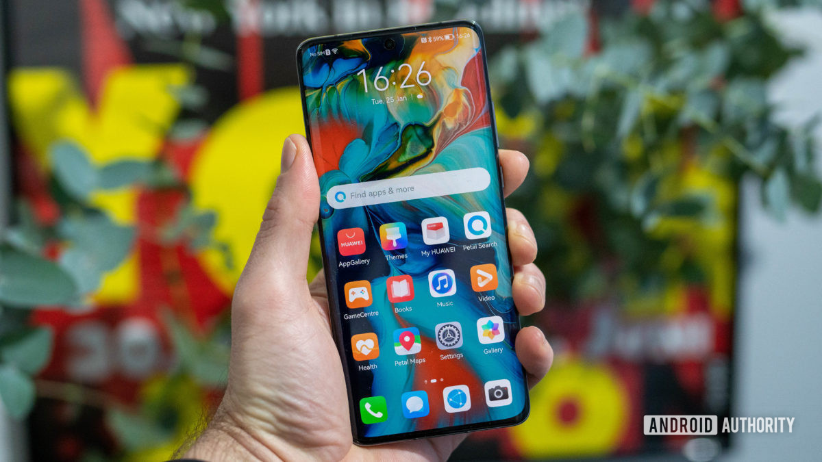 HUAWEI P50 Pro home screen in hand 2