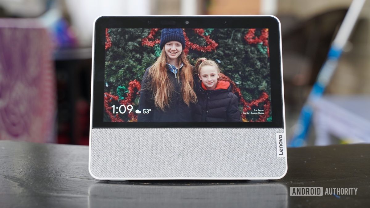 Lenovo Smart Display 7 review wider shot