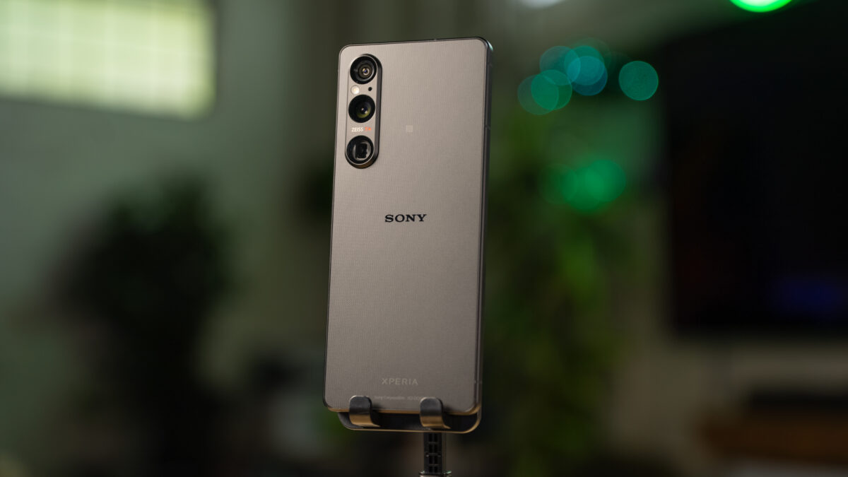 Sony Xperia 1 V back angled