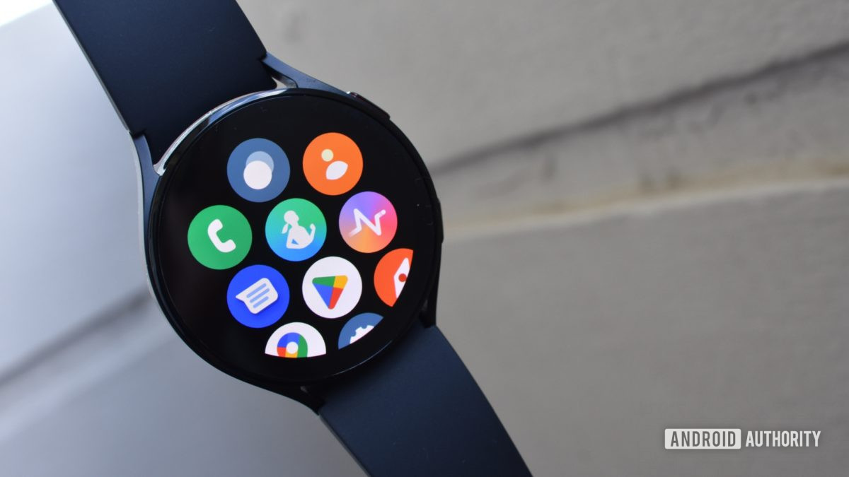 A Samsung Galaxy Watch 5 displays the apps list.