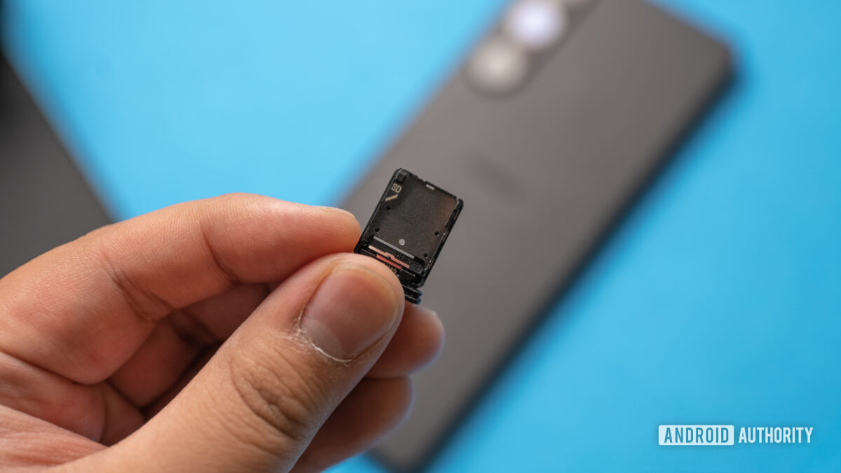 Sony Xperia 1 V SIM SD card tray