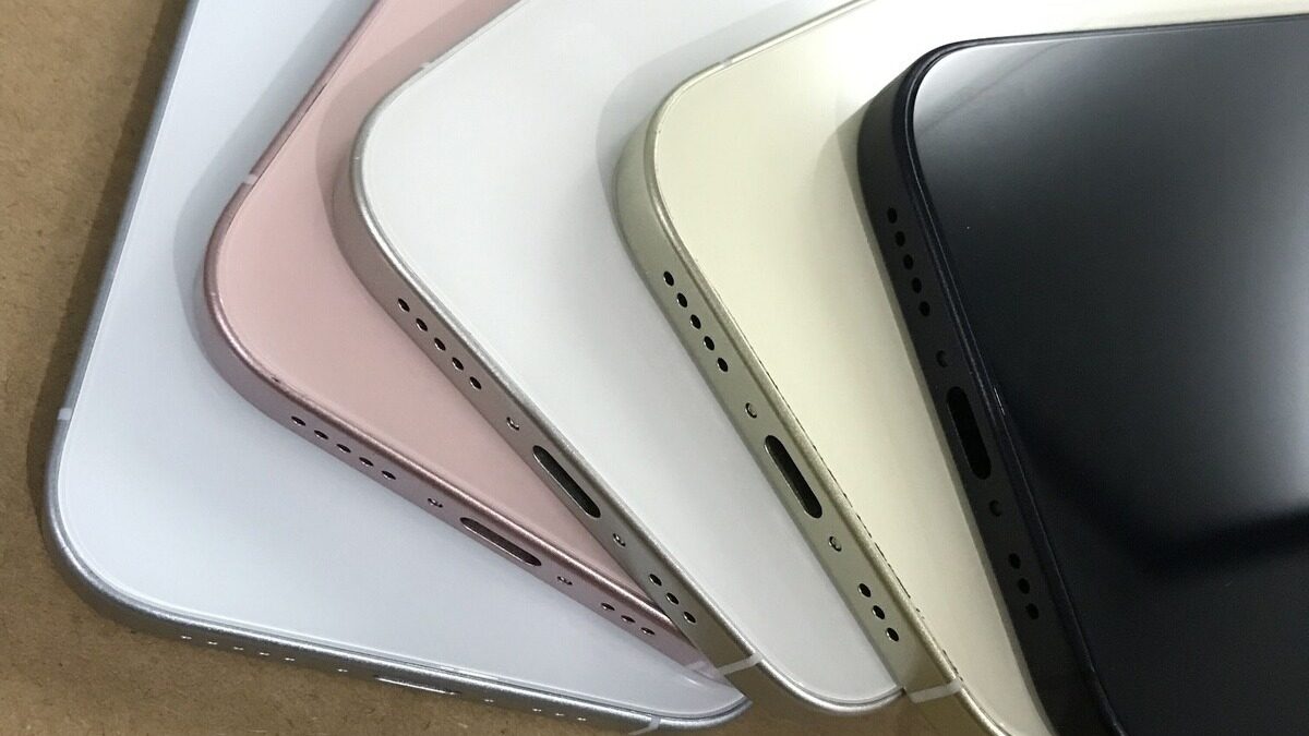 iPhone 15 dummy models