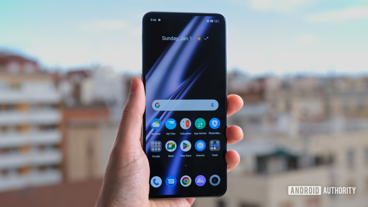 Realme GT3 homescreen in hand