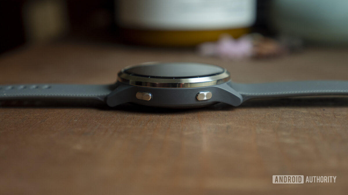 garmin vivoactive 4 review case side buttons