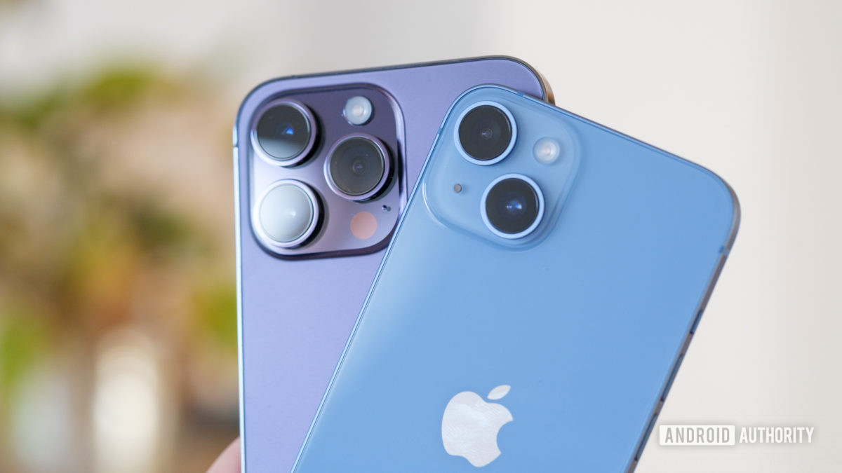 iPhone 14 vs iPhone 14 Pro Max cameras