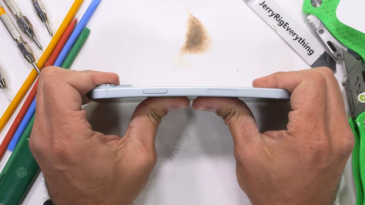 iPhone 15 Plus Durability test